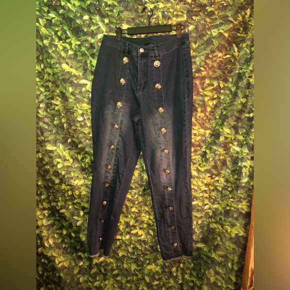 Stylish Blue Button-Embellished Jeans - Picture 3 of 14